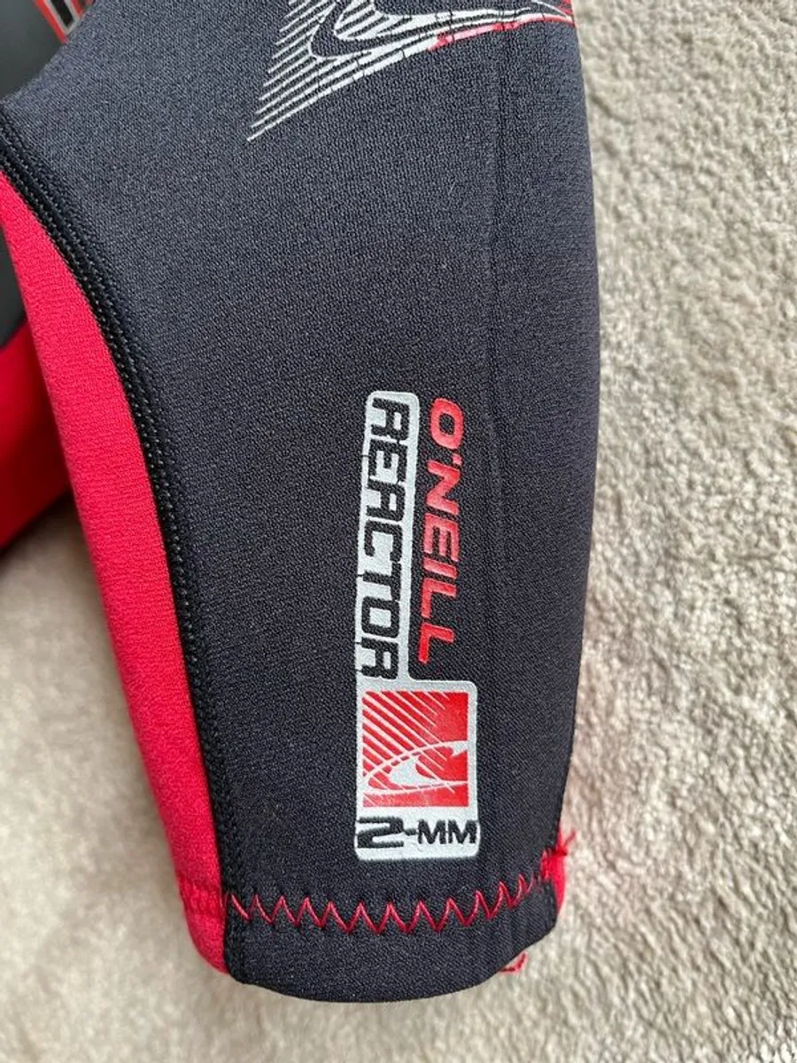 O'Neill child's 2mm shorty wetsuit and buoyancy aid. - Image 2