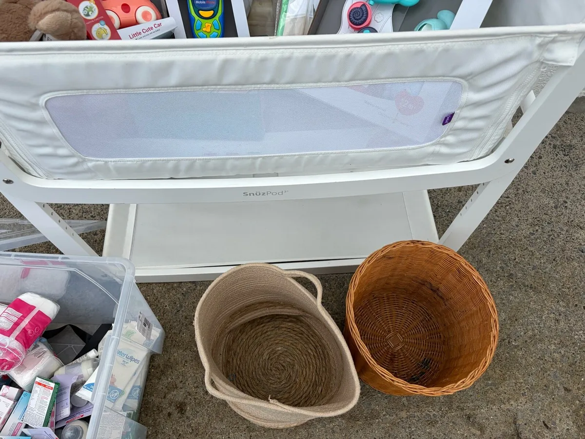 baby bed + mattress + gift items + baskets etc - Image 4