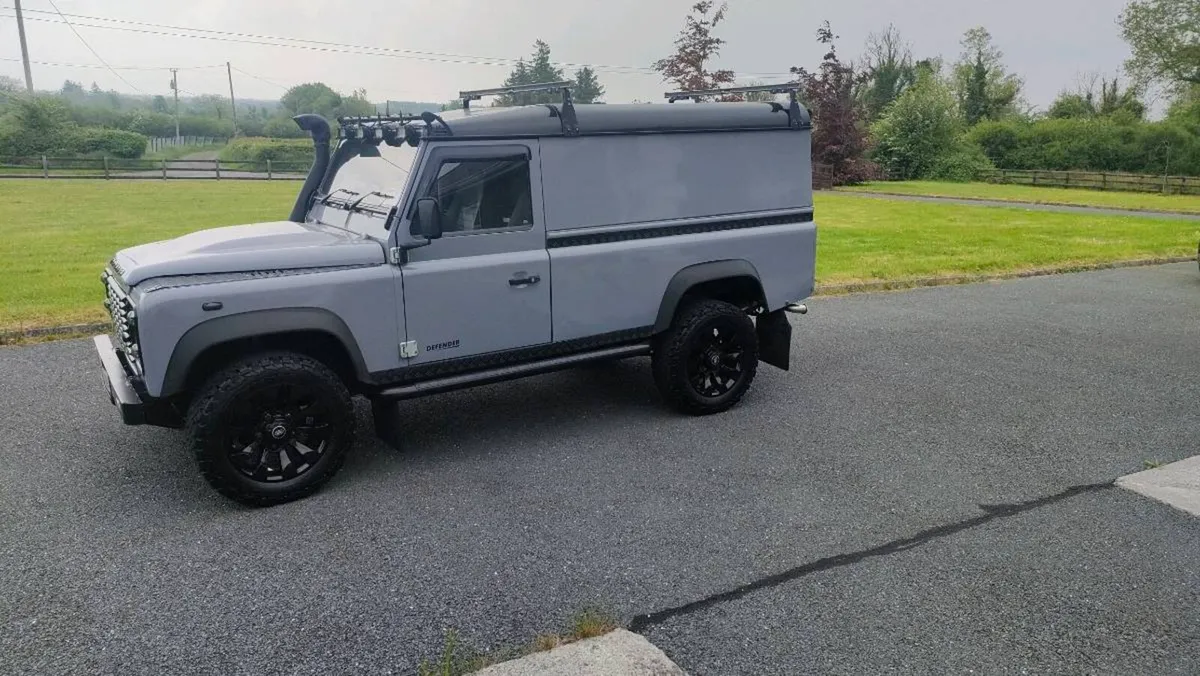 09 Land rover defender 110 - Image 1