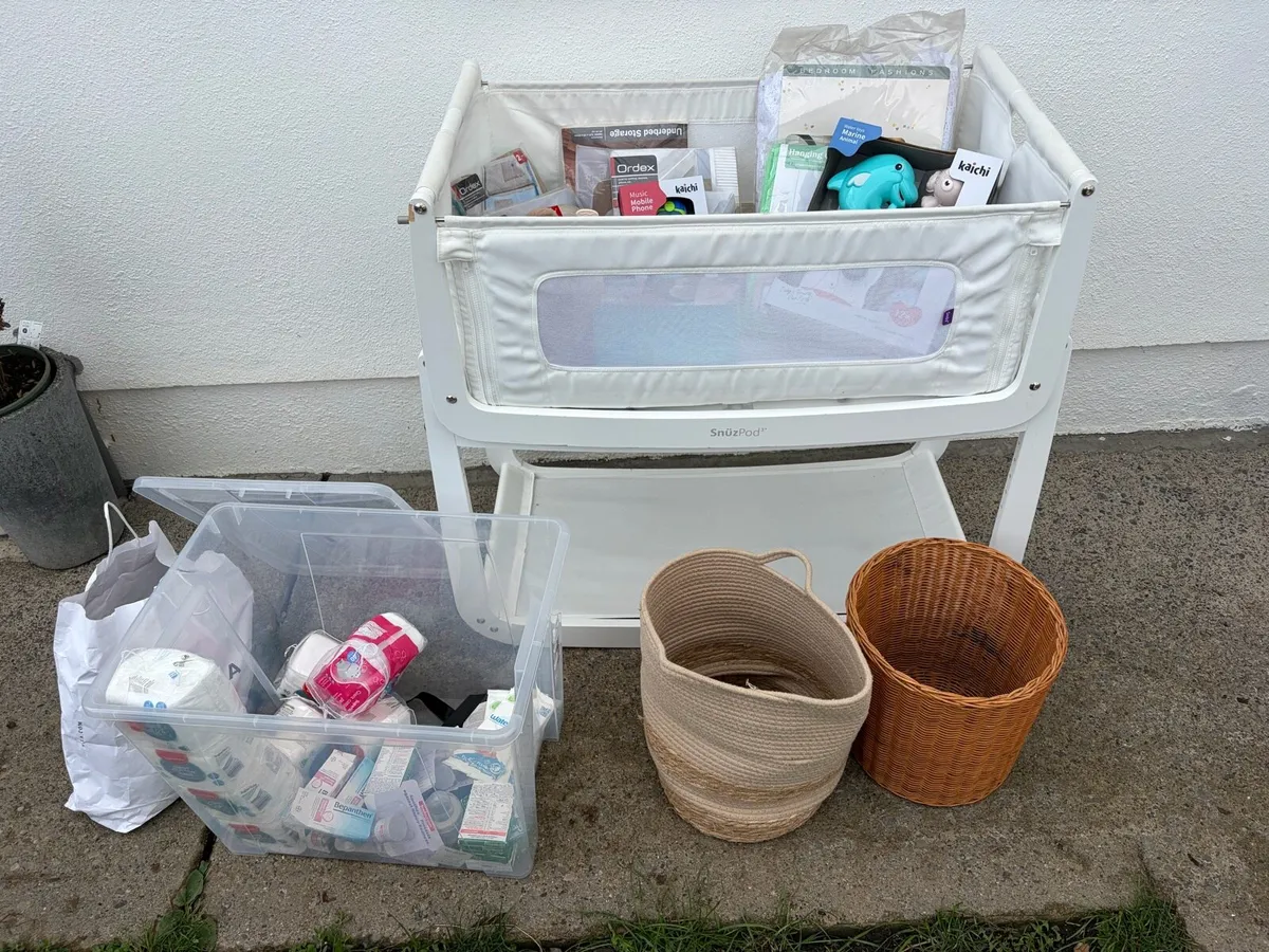 baby bed + mattress + gift items + baskets etc - Image 1