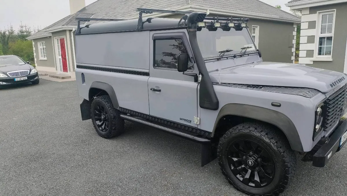 09 Land rover defender 110 - Image 3