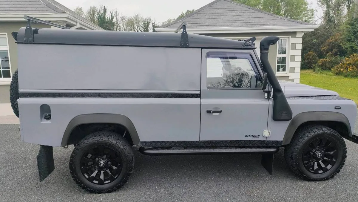 09 Land rover defender 110 - Image 4