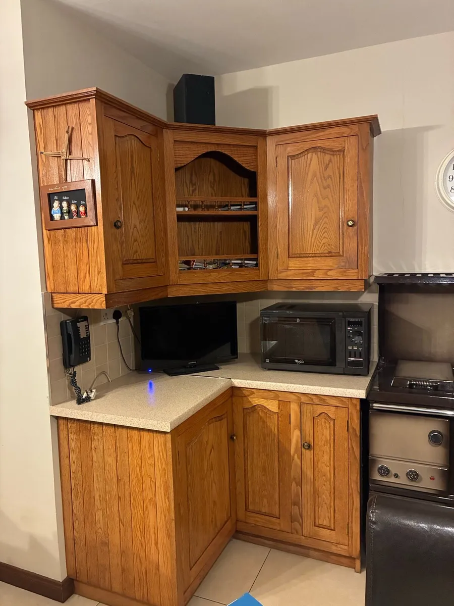 Solid oak kitchen cabinets - Image 1