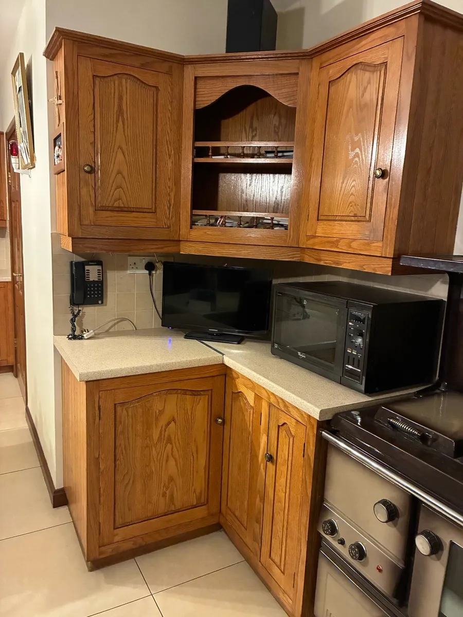 Solid oak kitchen cabinets - Image 2