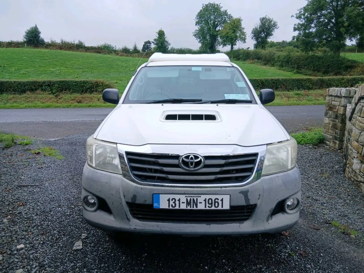 TOYOTA HILUX - Image 2