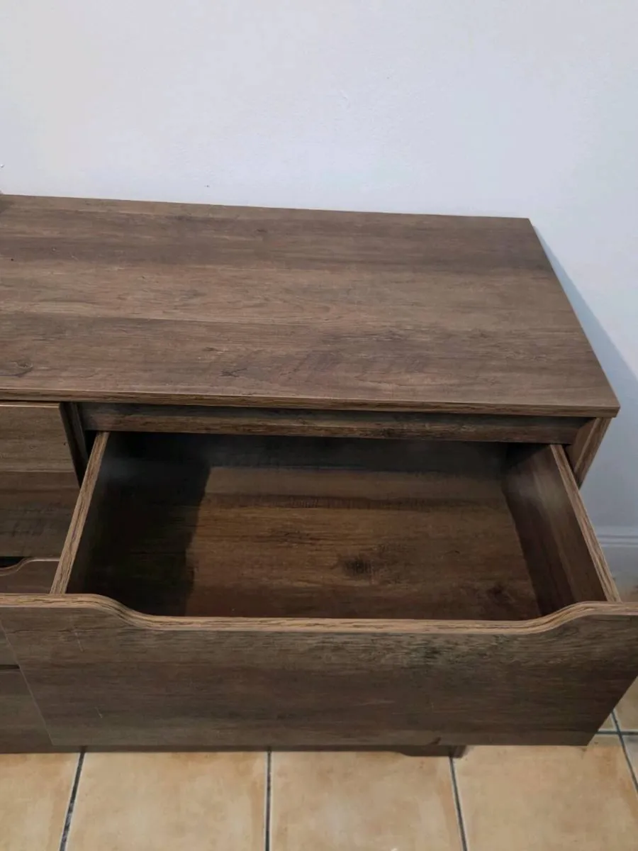 Chest of drawers - Image 1