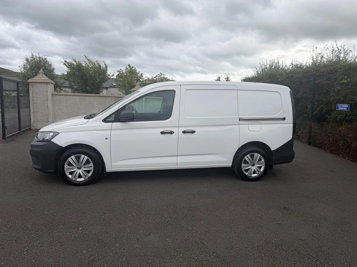 Volkswagen Caddy Maxi - N.I. REGISTERED. - Image 4