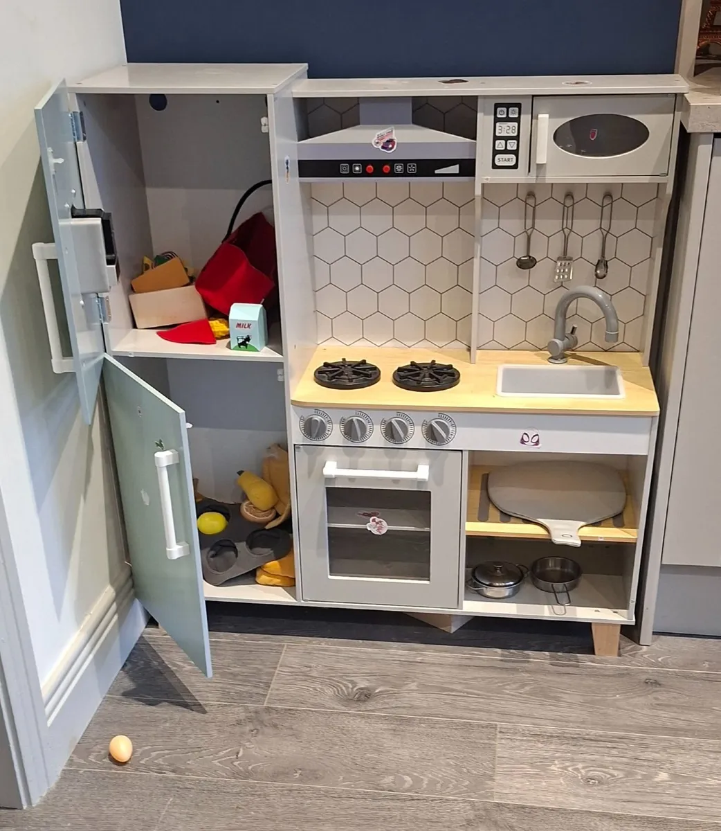 Wooden play kitchen - Image 2