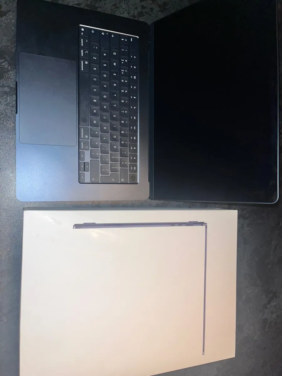 Apple MacBook Air - Image 1