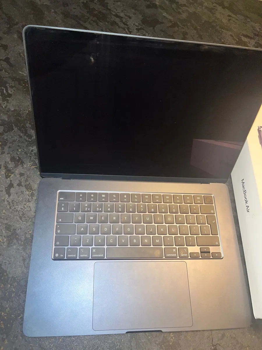 Apple MacBook Air - Image 3