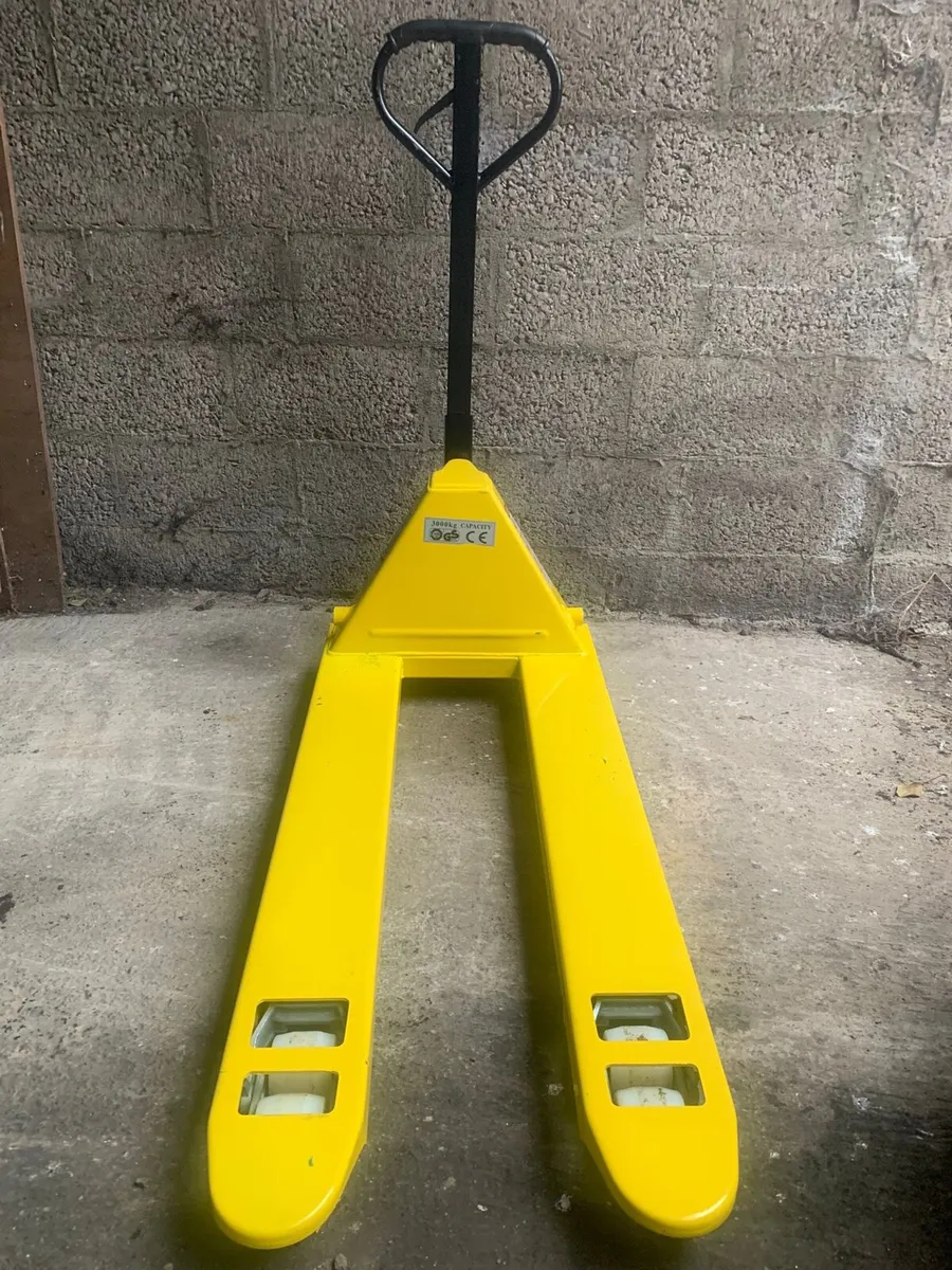 Pallet truck brand new - Image 1