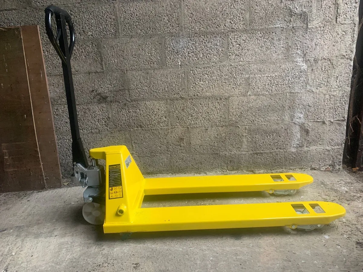 Pallet truck brand new - Image 2