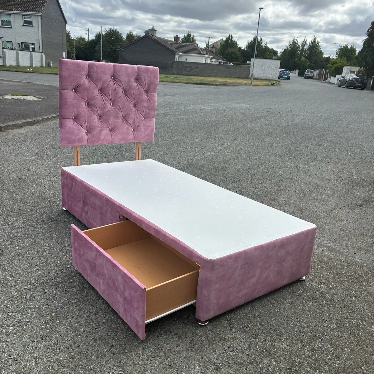 Pink 💎Crushed Velvet Bed & Mattress - Image 2