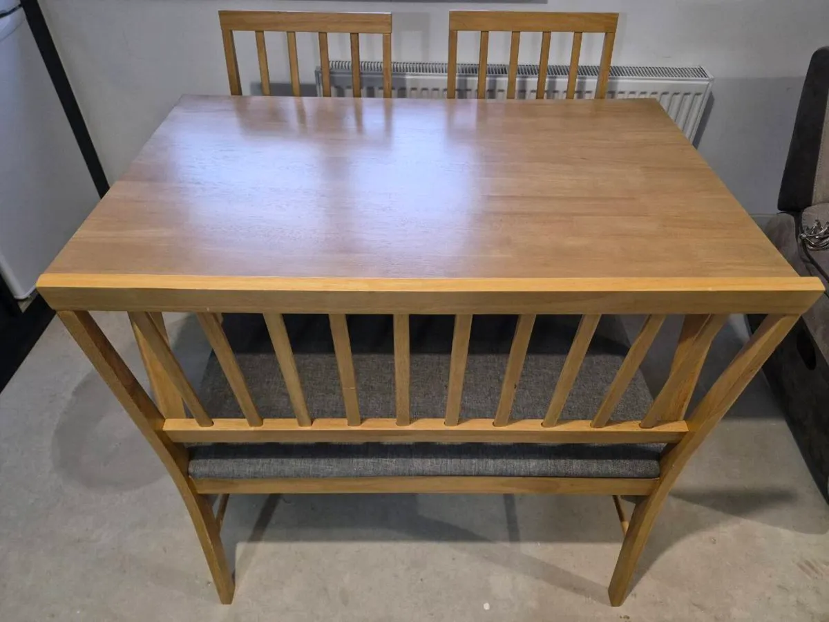 Table and Chairs - Image 2