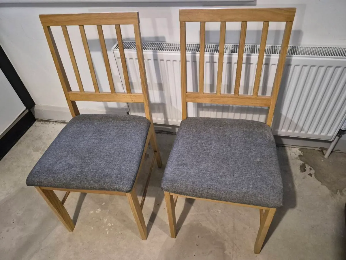 Table and Chairs - Image 4