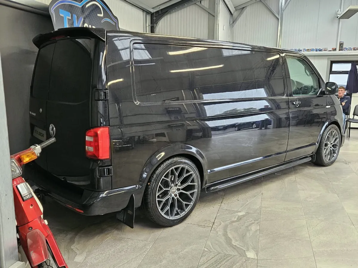 17 VOLKSWAGEN TRANSPORTER HIGHLINE - Image 2
