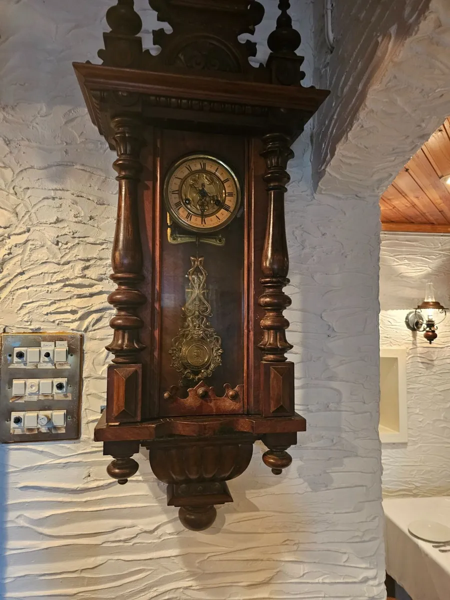Selection of antique clocks - Image 1