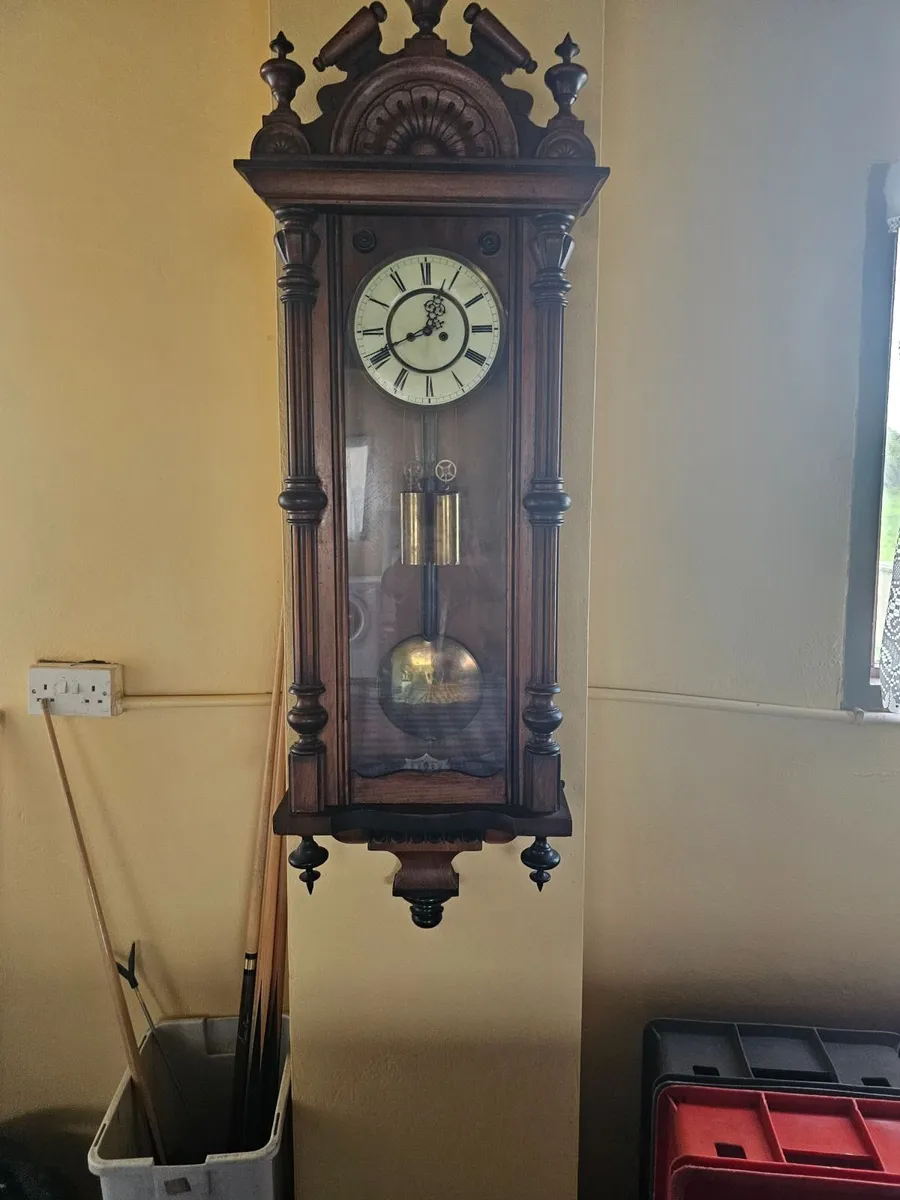 Selection of antique clocks - Image 4