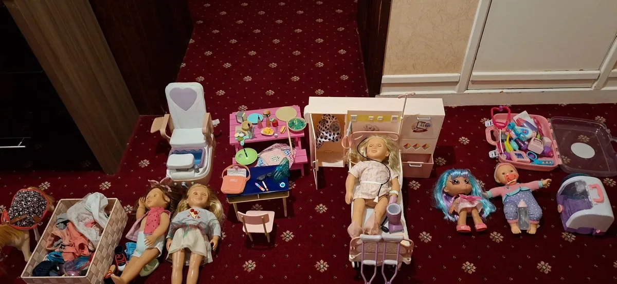 Our Generation dolls, Hosptital  set and clothes - Image 2