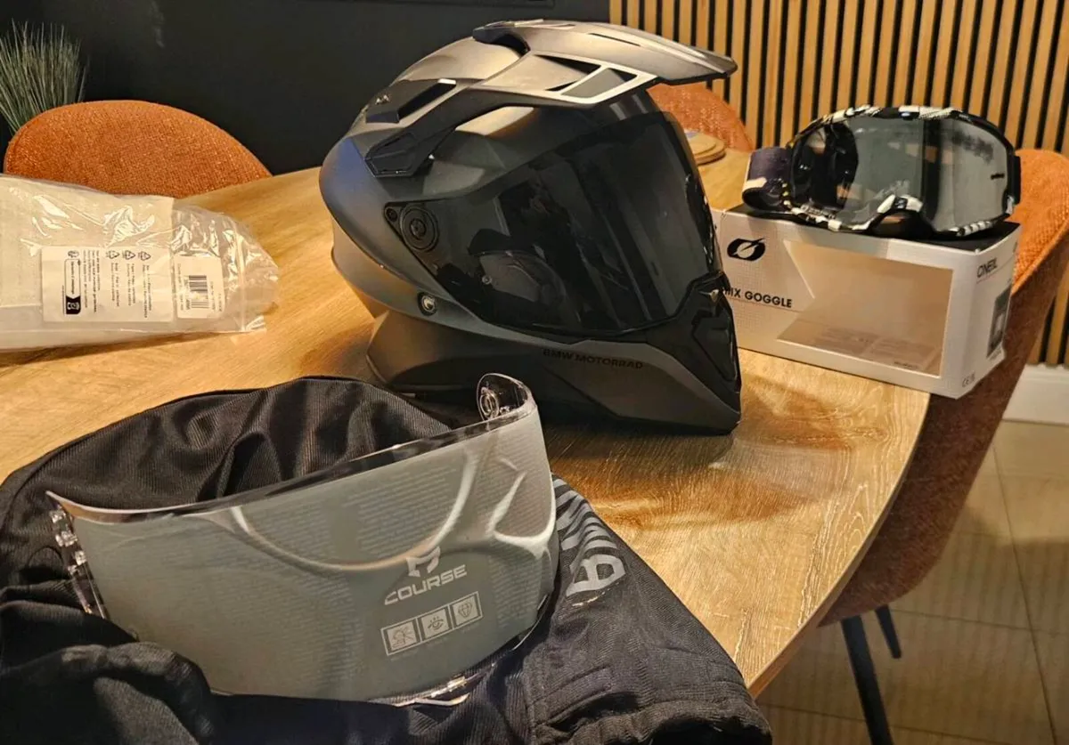 Bmw adv helmet size L gs pure - Image 1