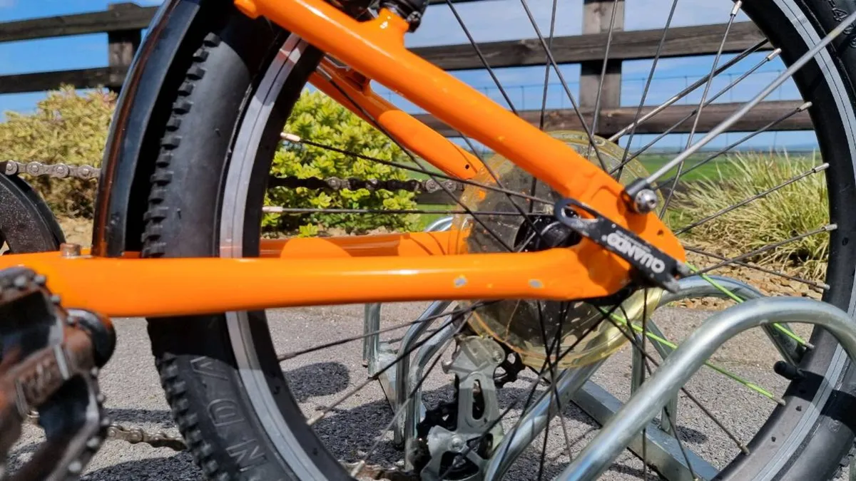 Frog 52 Hybrid Bike (Excellent Condition) - Image 4