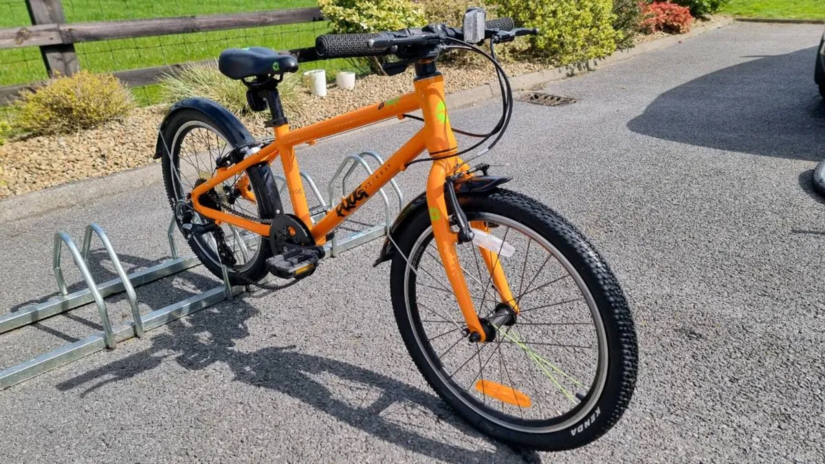 Frog 52 Hybrid Bike (Excellent Condition) - Image 1