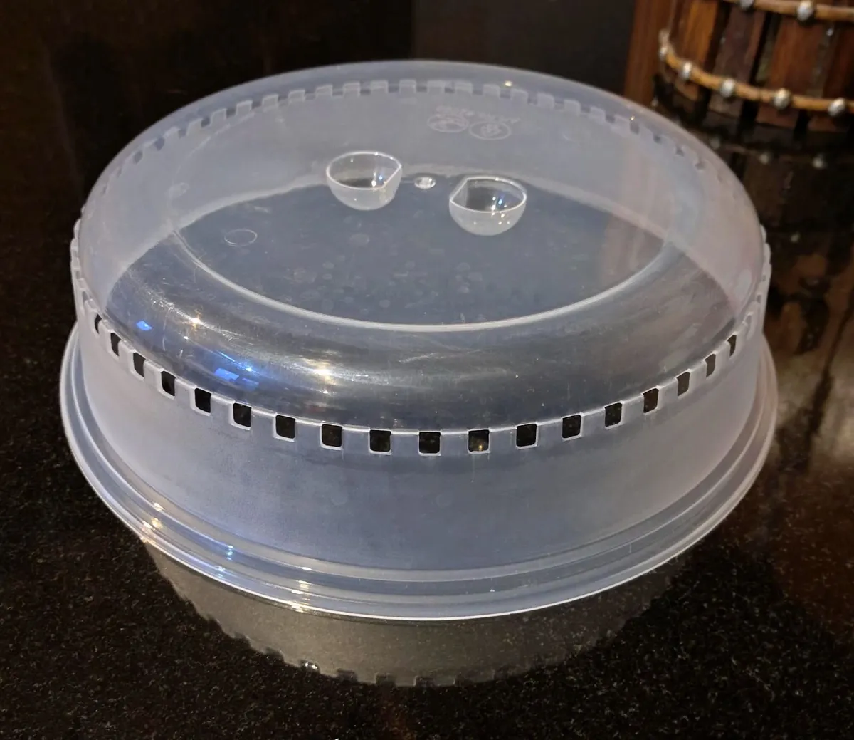 PLASTIC PLATE COVER (USED). - Image 1