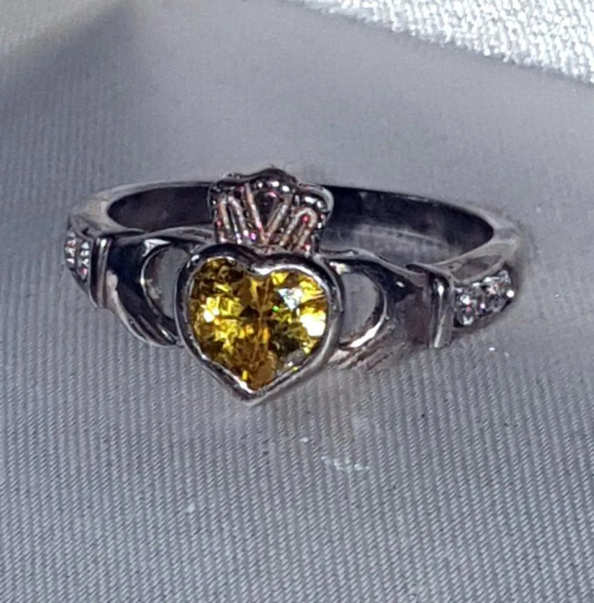 Vintage Sterling Silver Topaz Claddagh Ring - Image 4