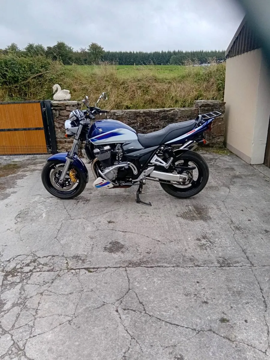 Suzuki gsx 1400 - Image 2