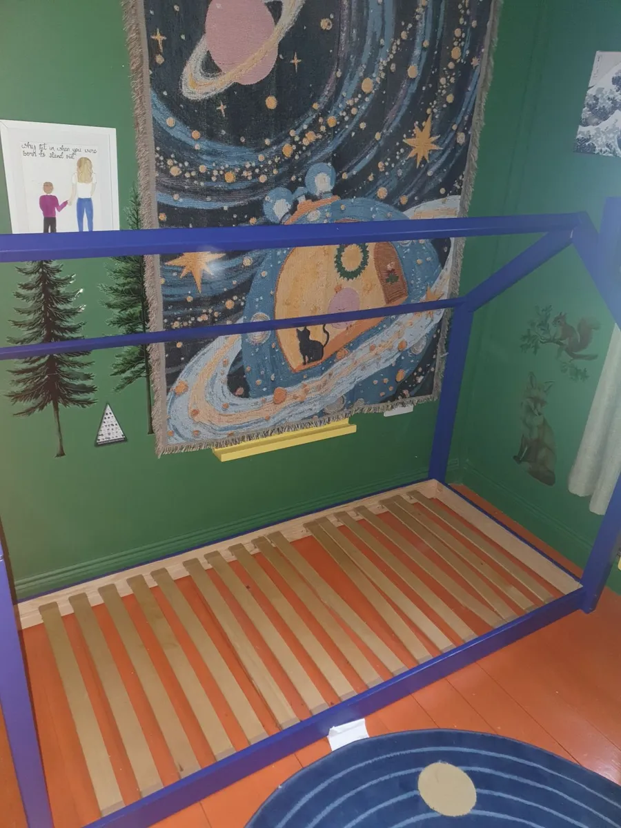 Bed - Image 1