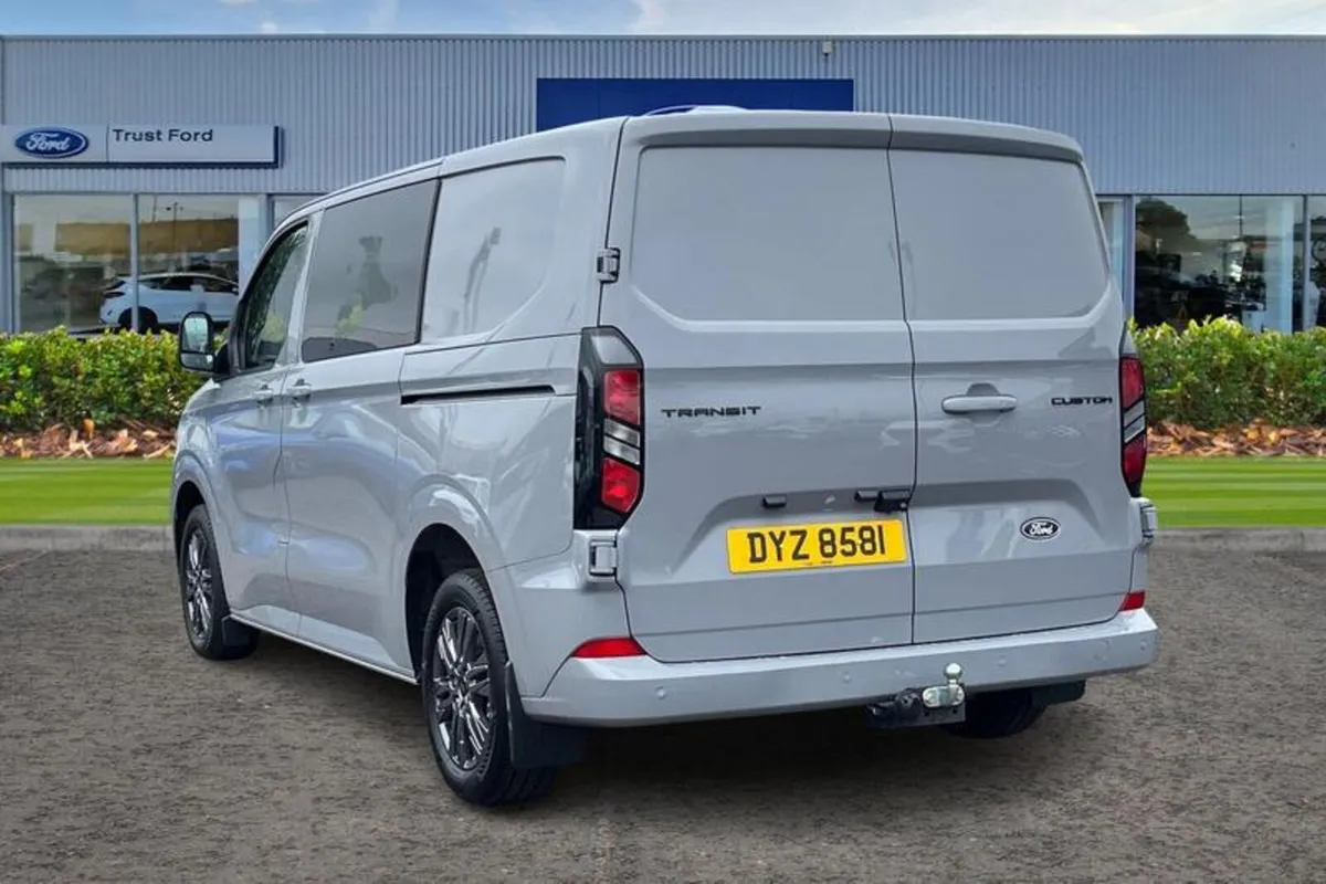 Ford Transit Custom 320 Limited L1 SWB Double Cab - Image 2