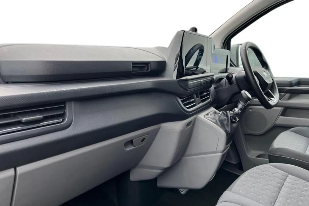 Ford Transit Custom 320 Limited L1 SWB Double Cab - Image 3