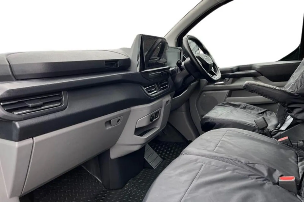 Ford Transit Custom 320 L1 PETROL FWD 2.5 PHEV 232 - Image 3