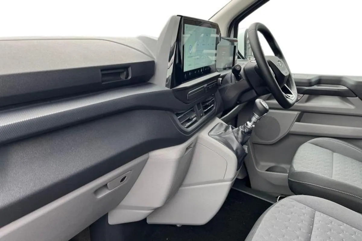 Ford Transit Custom 320 Limited L1 SWB FWD 2.0 Eco - Image 3