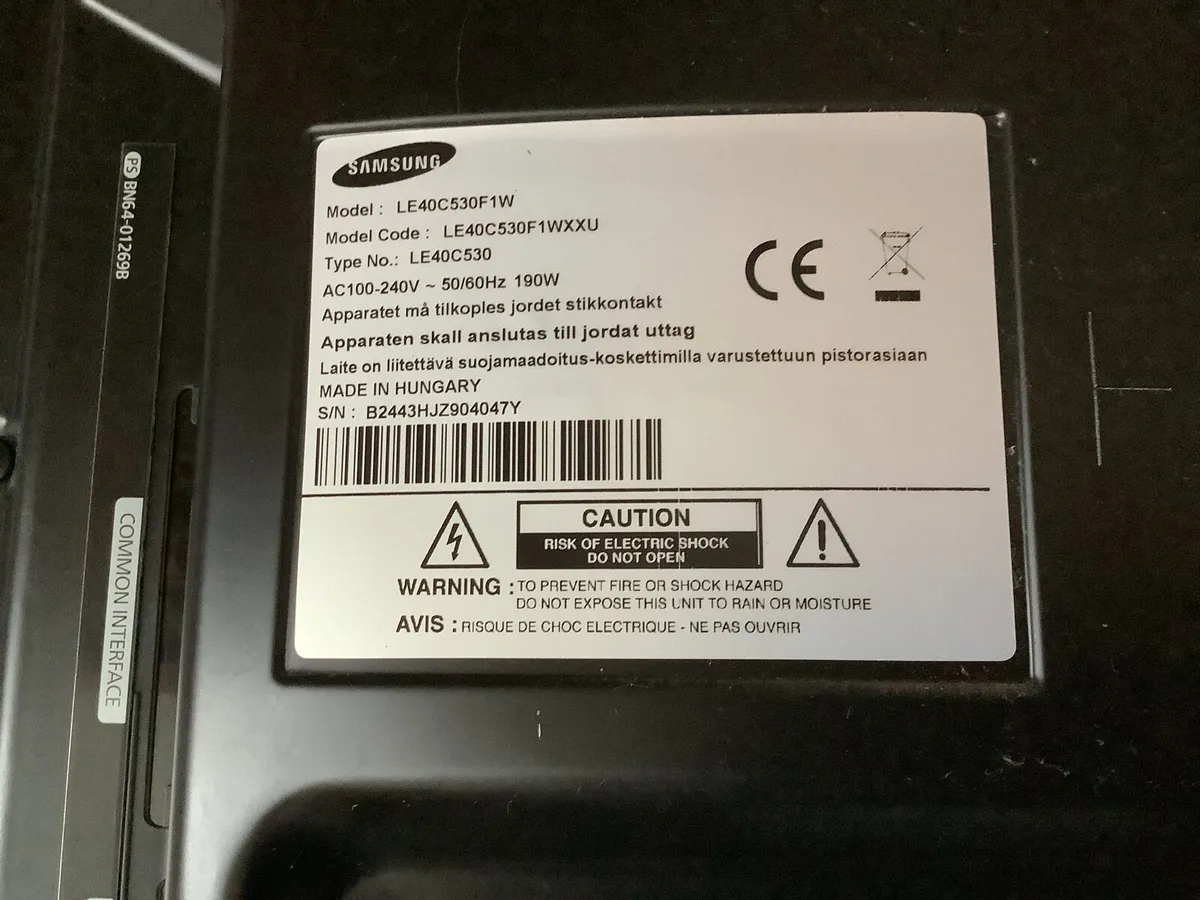 Samsung 40inch TV with original remote - Image 4