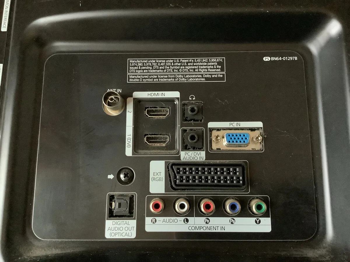 Samsung 40inch TV with original remote - Image 3