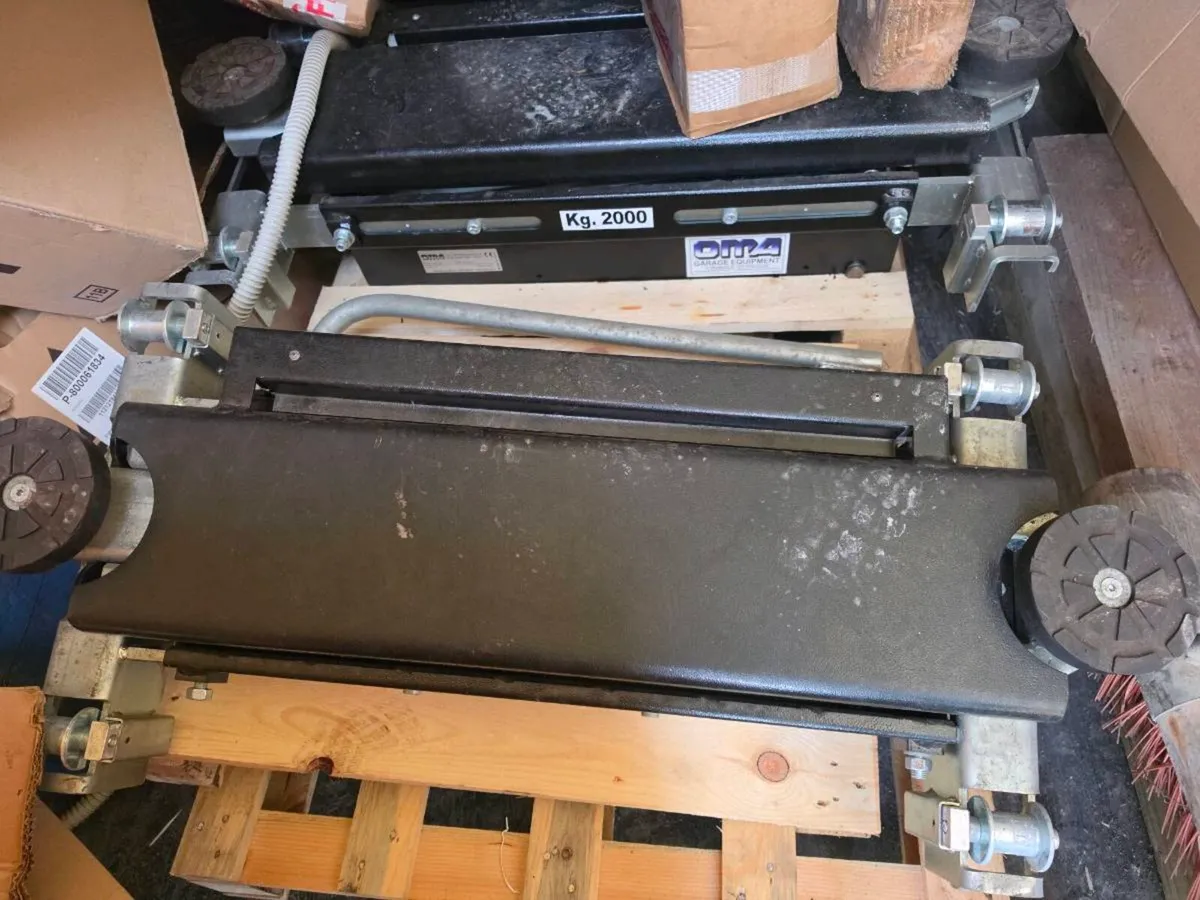 4 post 4 ton lift - Image 2