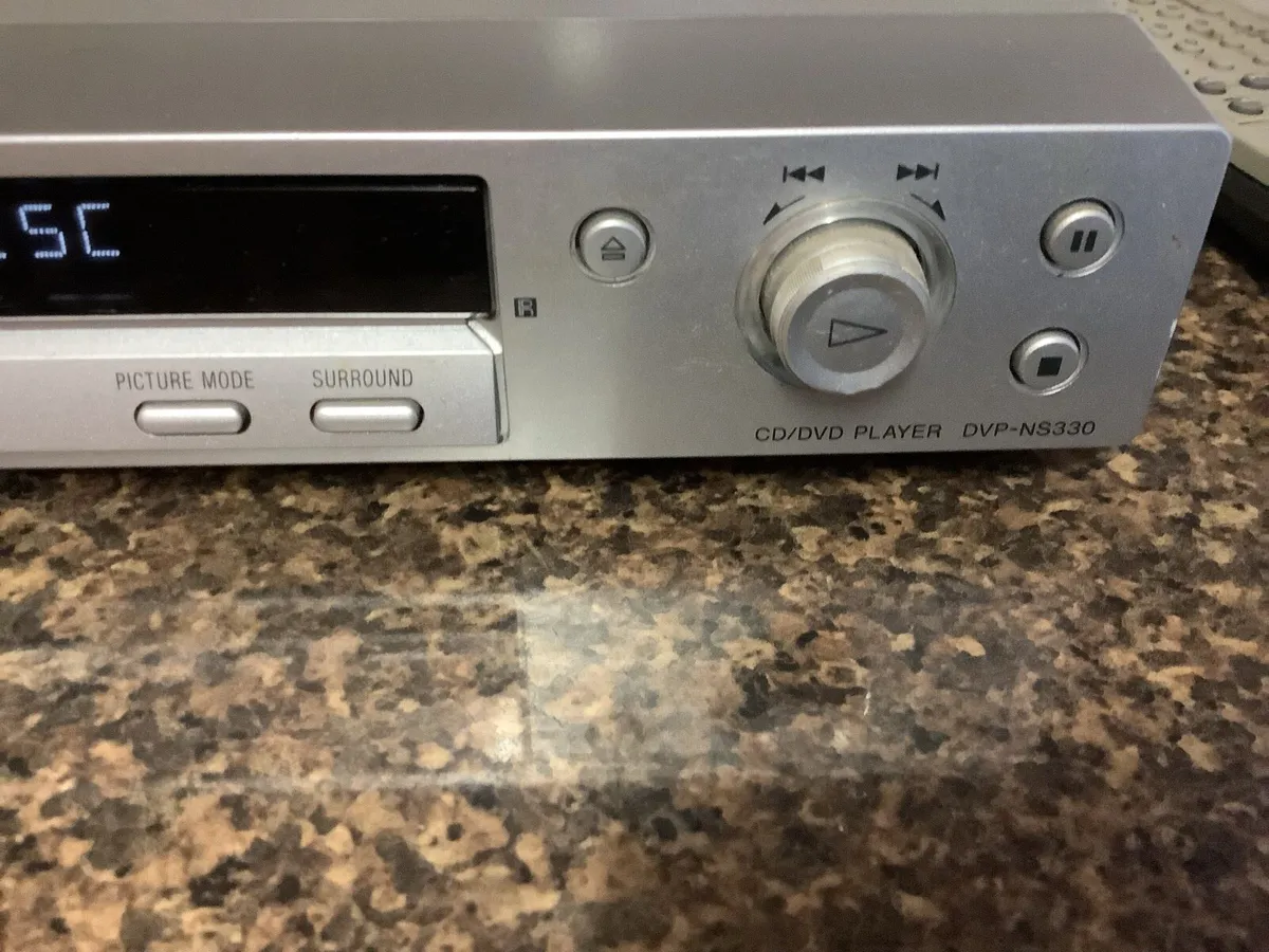 Sony CD/DVD player with original remote - Image 4