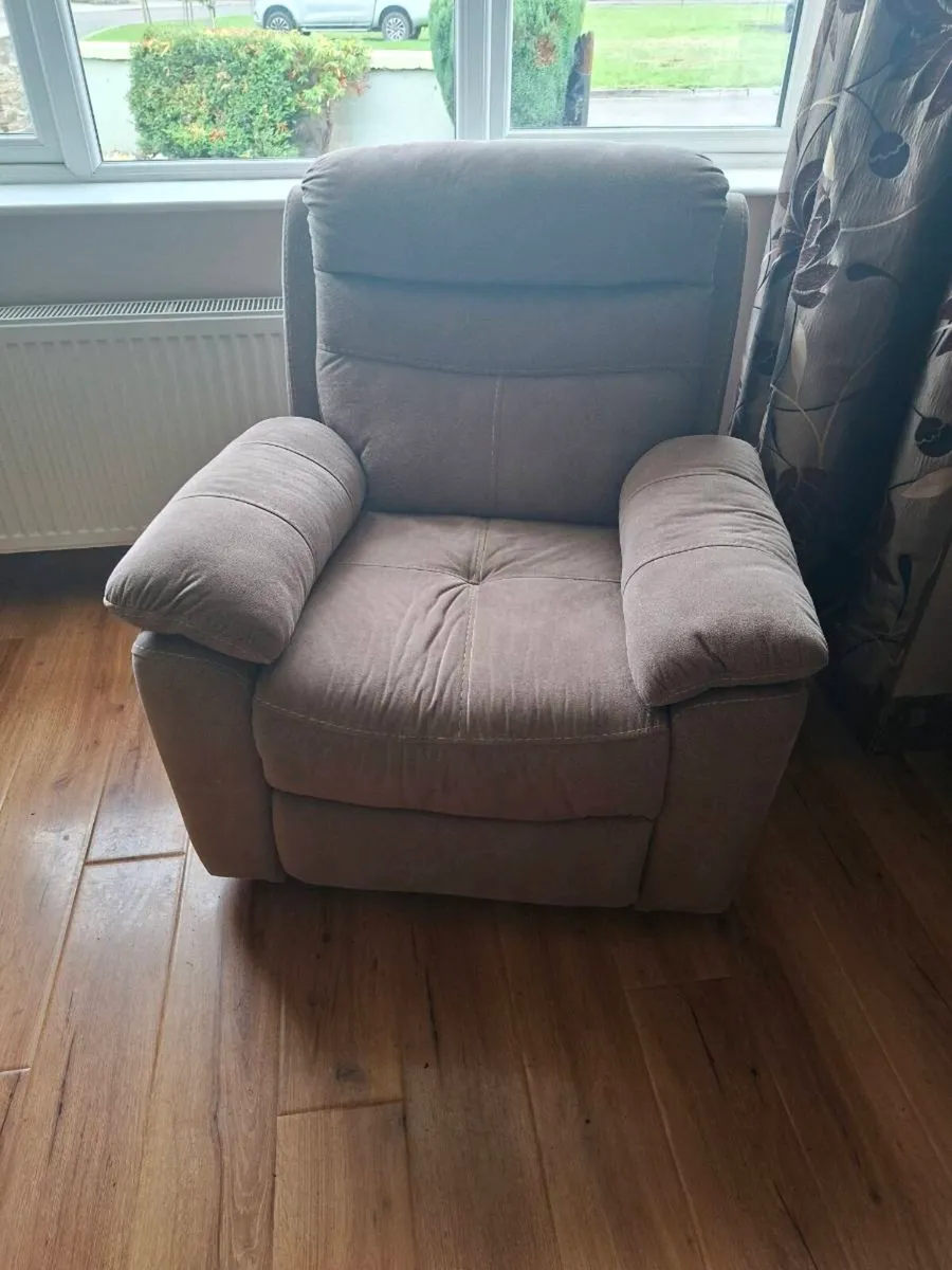 3 seater recliner and 1 seater recliner - Image 2