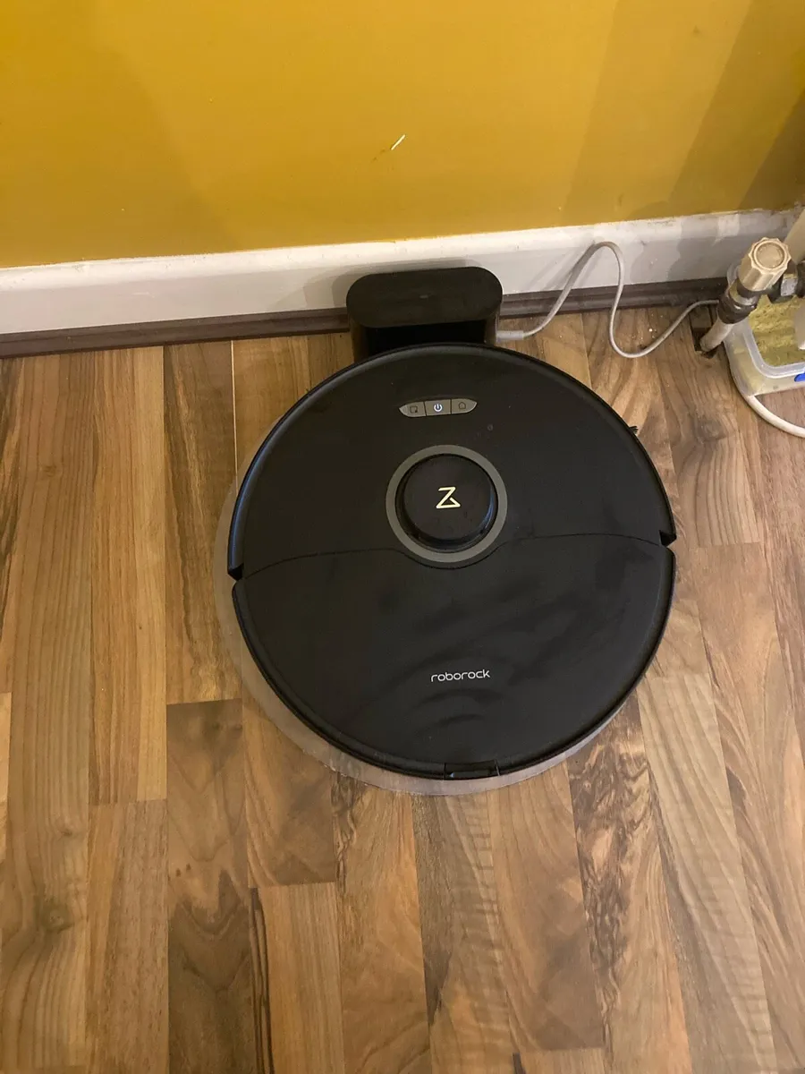Roborock S8 robot vacuum - Image 1