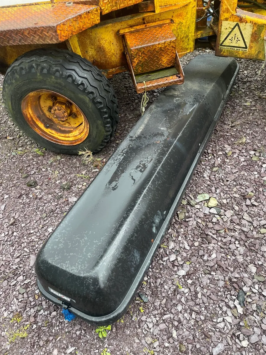 Roof box