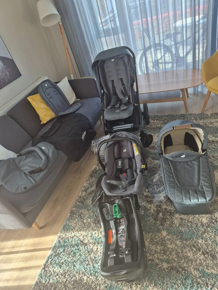Joie Stroller travel system - Image 1
