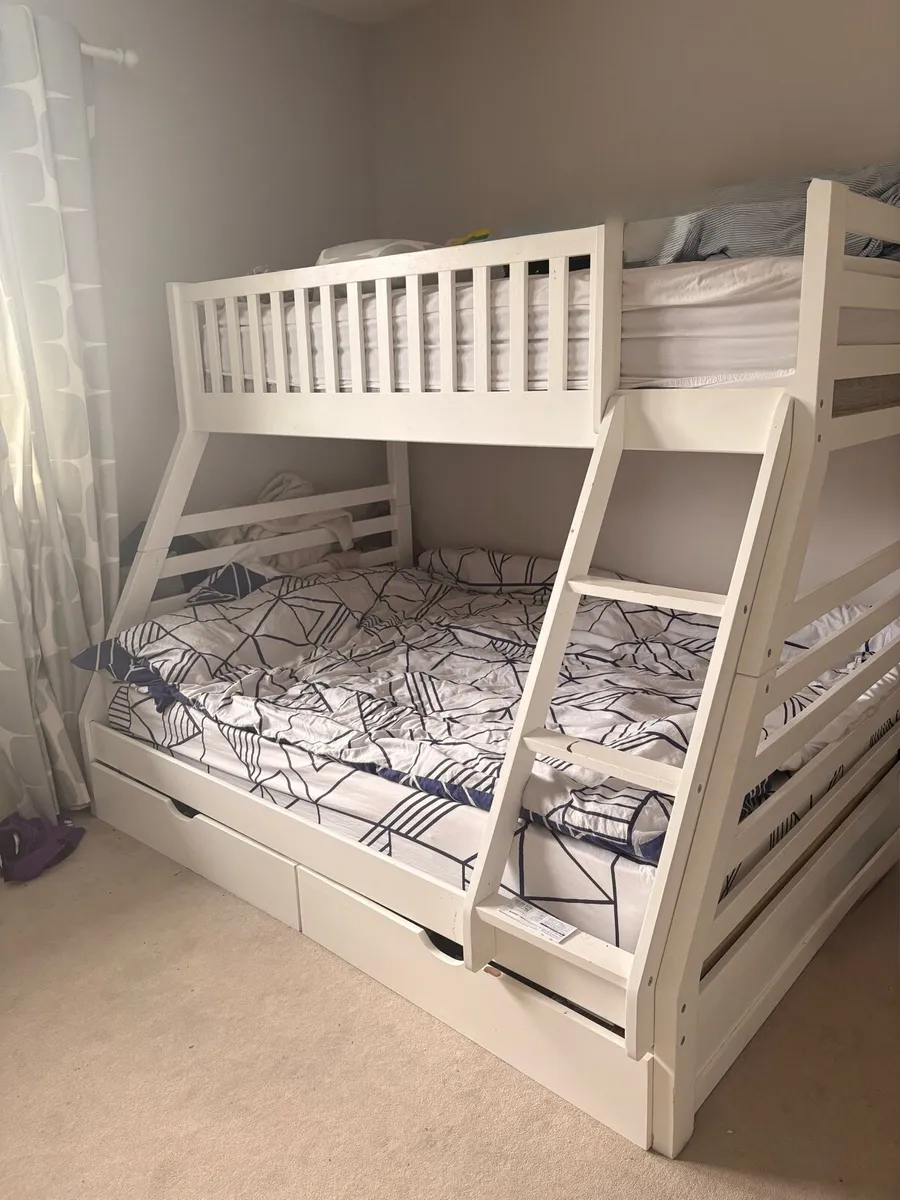 Triple bunk