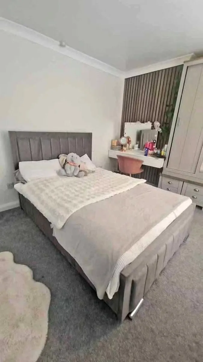 Bed - Image 1