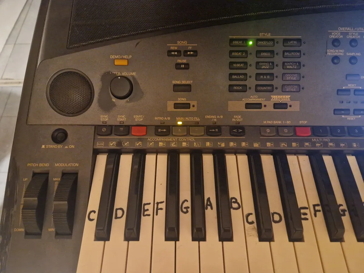 Yamaha PSR 8000 keyboard workstation - Image 3