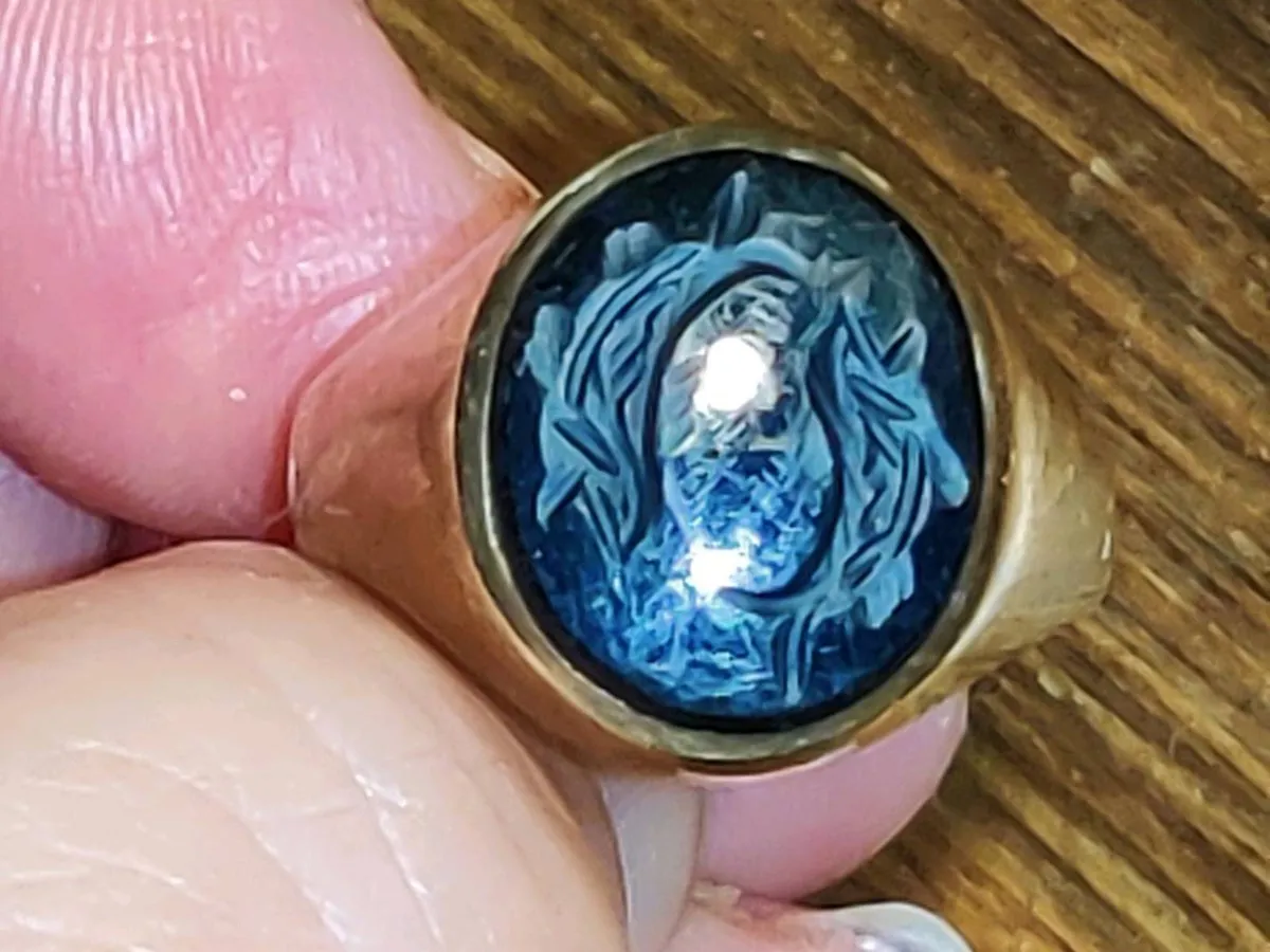 HUGE BLACK ONYX FISHES, 9CT 4.23g Vintage Ring ! - Image 1