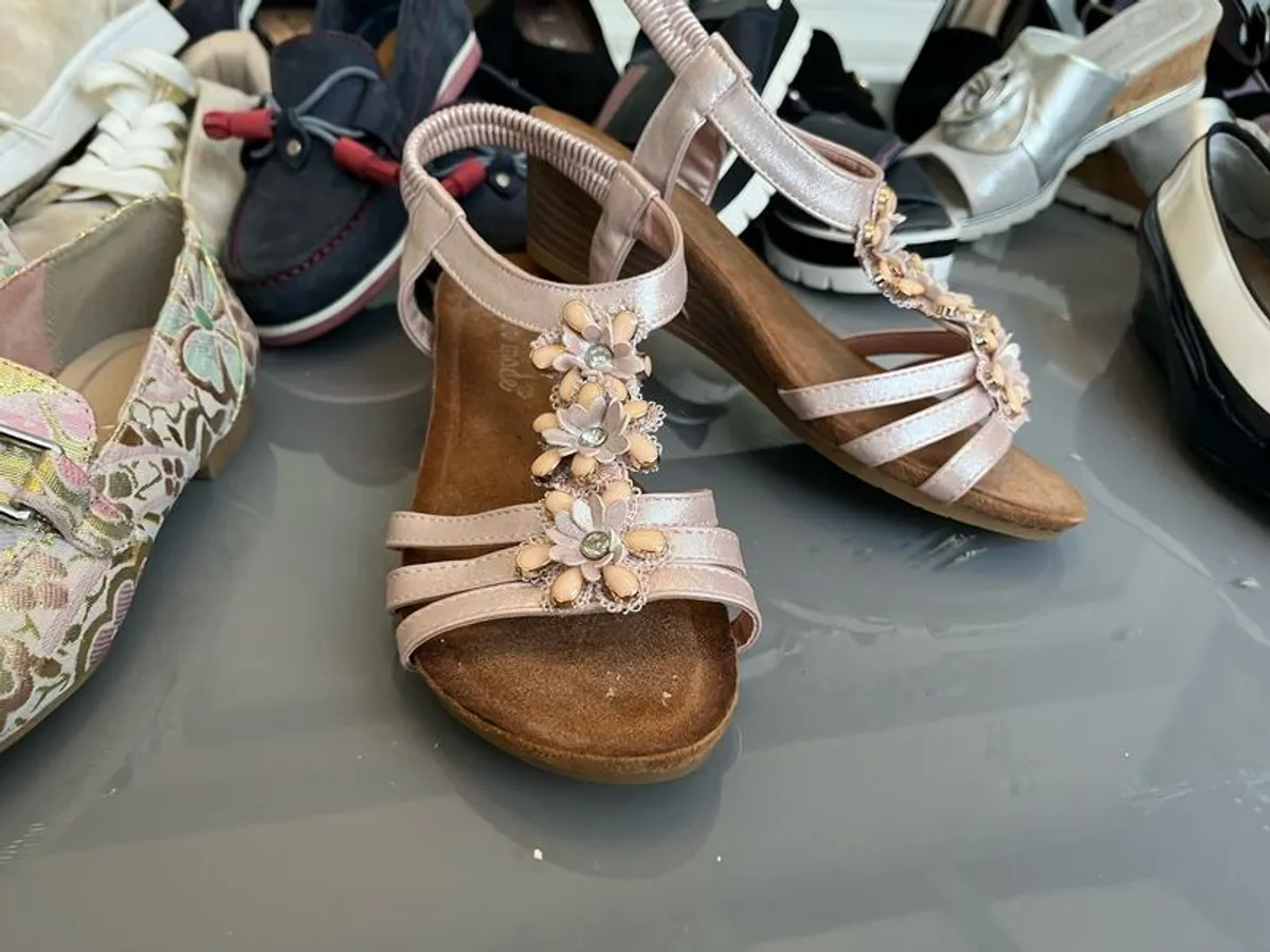 24 pairs of classy womens shoes - Image 4