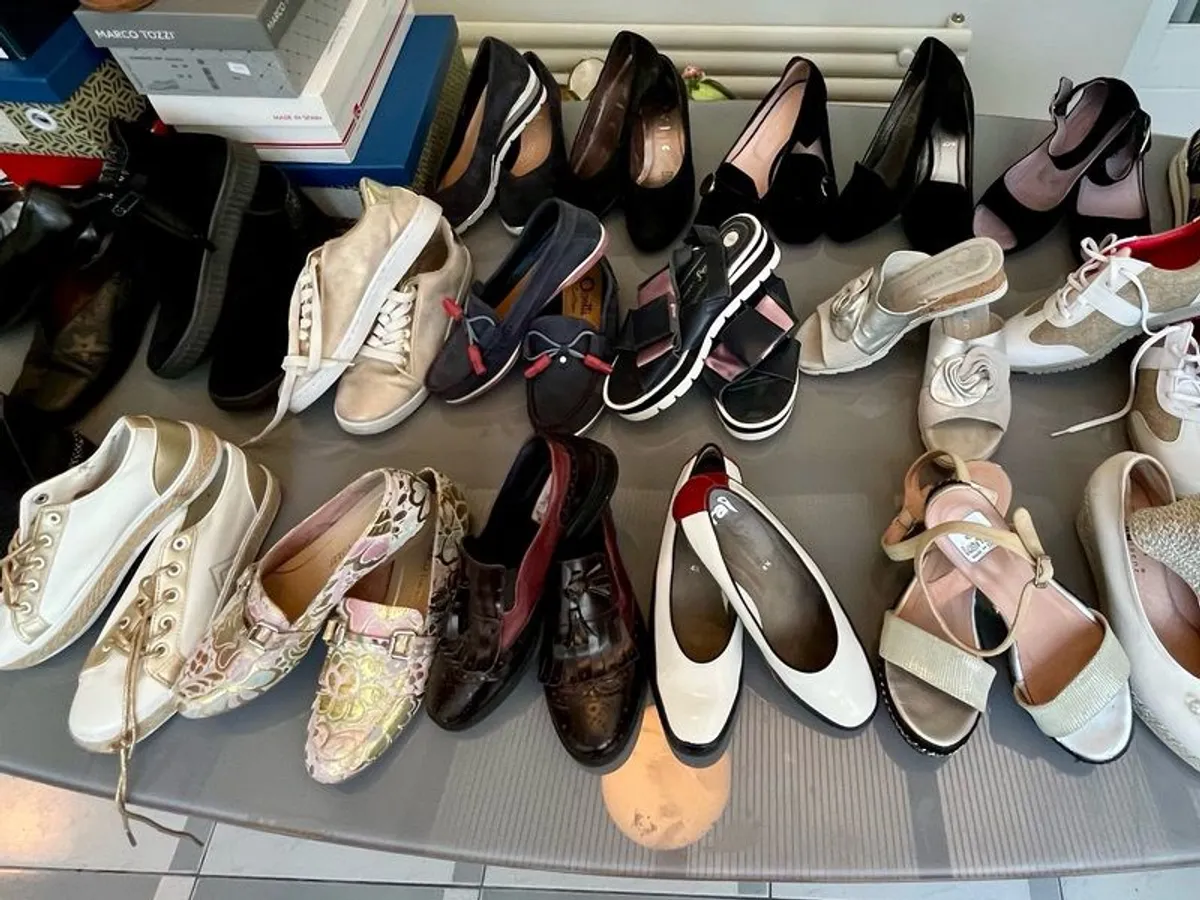 24 pairs of classy womens shoes - Image 1