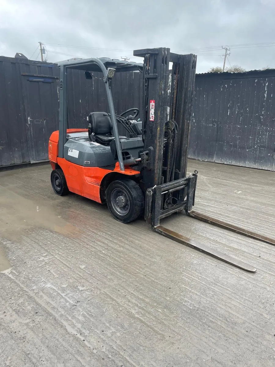 Toyota Diesel Forklift – 2.5 Tonne, Triplex Mast - Image 1