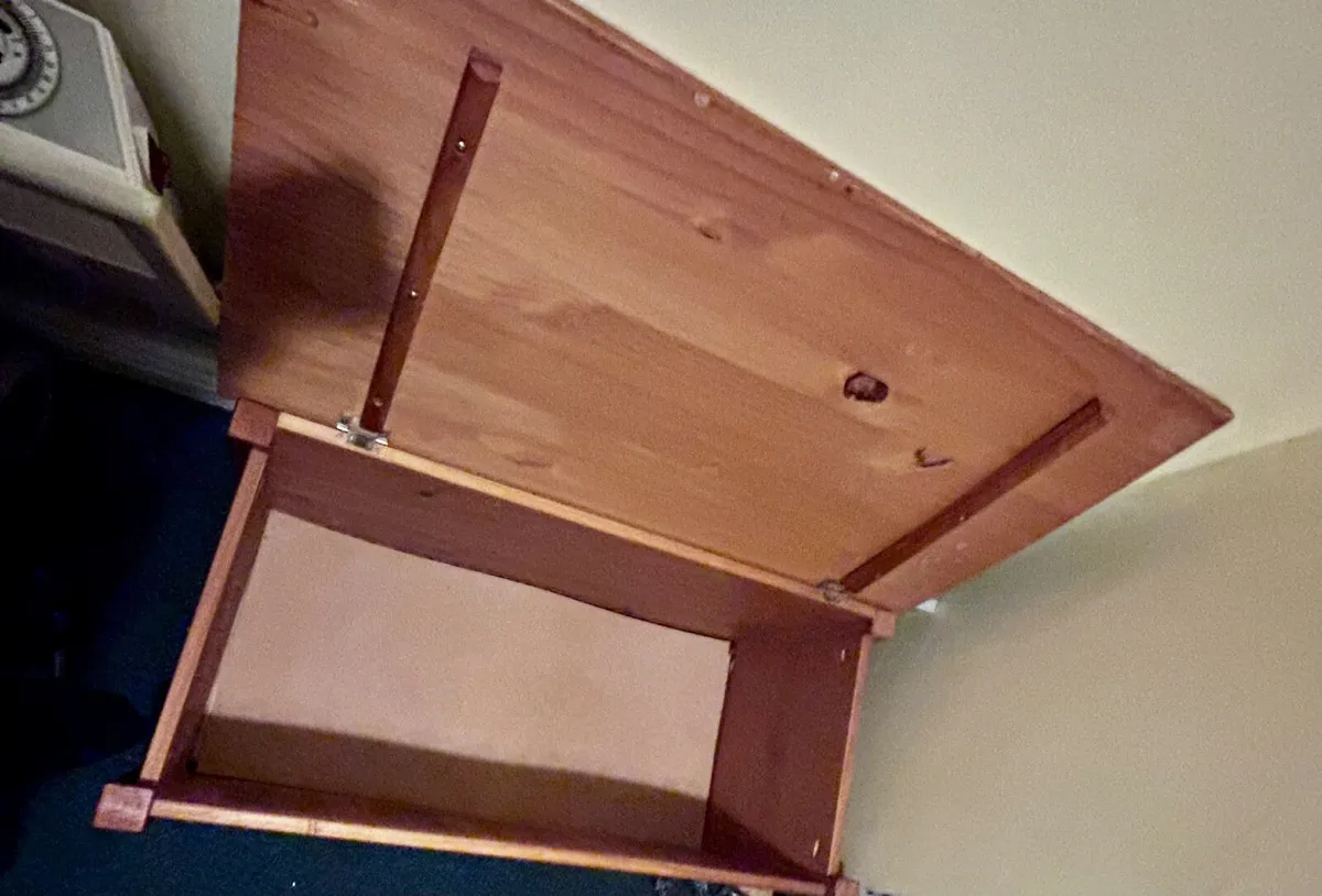 Wooden chest cabinet - Image 1